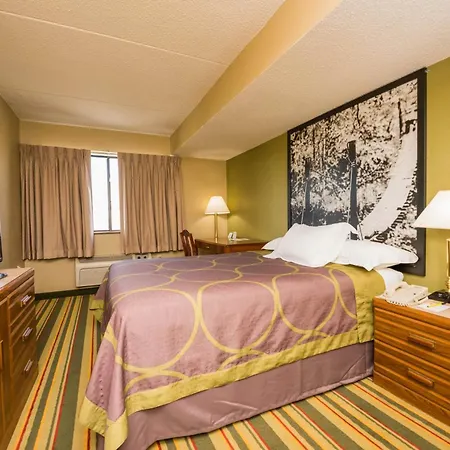 Super 8 By Wyndham Frederick-3