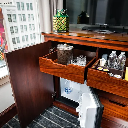 Staypineapple, An Iconic Hotel, The Loop-3