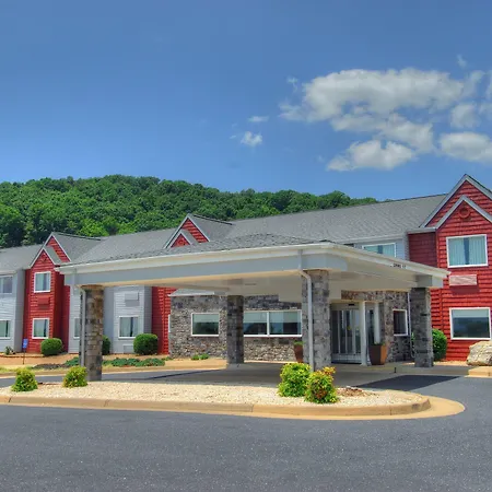 Clarion Pointe Staunton East-3