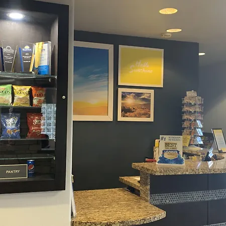 Days Inn By Wyndham Bernalillo-3