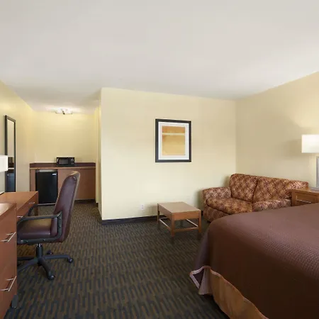 Howard Johnson By Wyndham San Diego Sea World-3