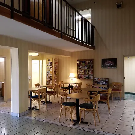 Super 8 By Wyndham Bentonville-3