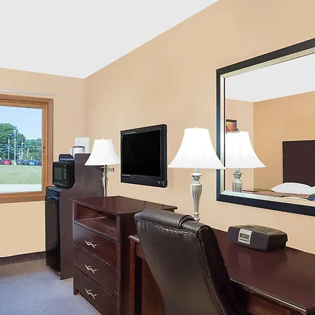 Super 8 By Wyndham Sheboygan Wi-2