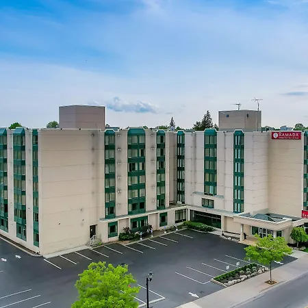 Ramada By Wyndham Niagara Falls Near The Falls-2