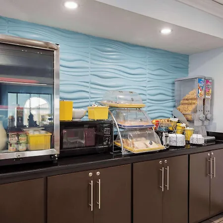 Days Inn By Wyndham Miami-2