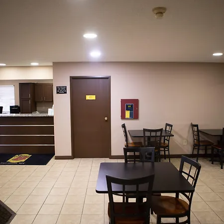 Super 8 By Wyndham Fairmont-3