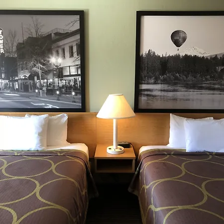 Super 8 By Wyndham Bend-2