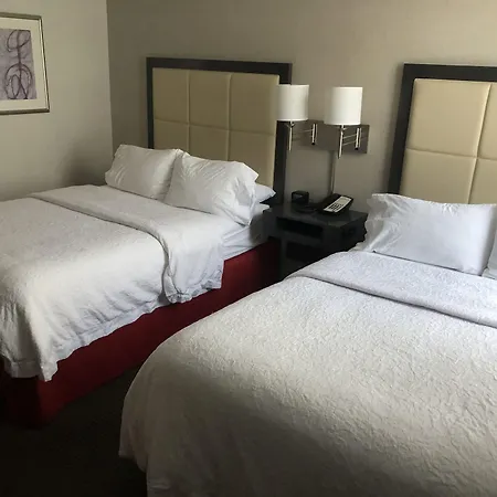 Hampton Inn & Suites Milwaukee Downtown-2