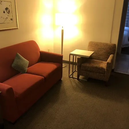 Hampton Inn & Suites Milwaukee Downtown-3