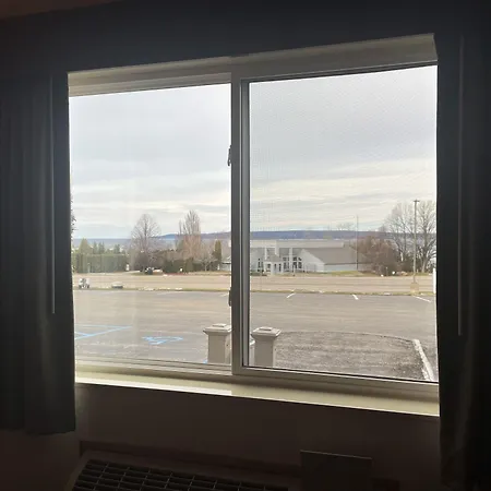 Quality Inn Petoskey-3