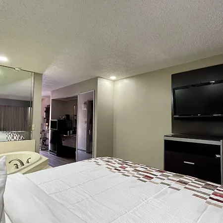 Red Roof Inn & Suites Jackson - Richland-2