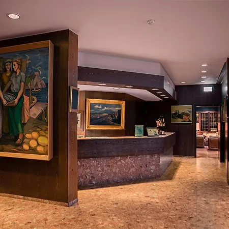 Hotel Holt - The Art Hotel-2