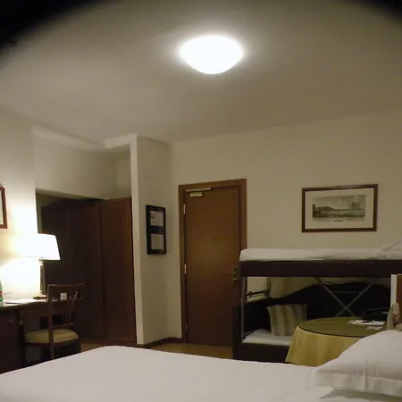 Ramada By Wyndham Naples-3