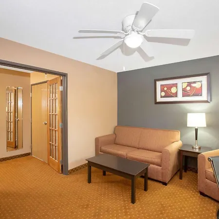 Americinn By Wyndham Coralville-2