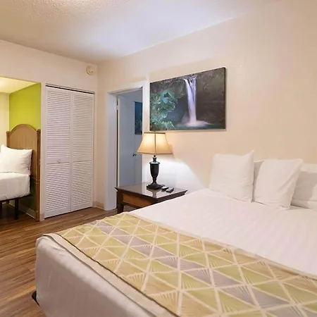 Pacific Marina Inn Airport-3