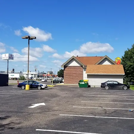 Super 8 By Wyndham St. Cloud-3