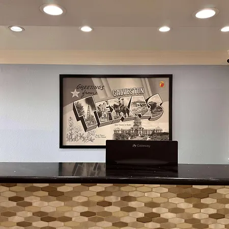 Super 8 By Wyndham Galveston-3