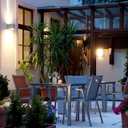 Hotel Lucia-3