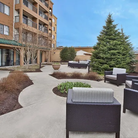 Courtyard By Marriott Somerset-3