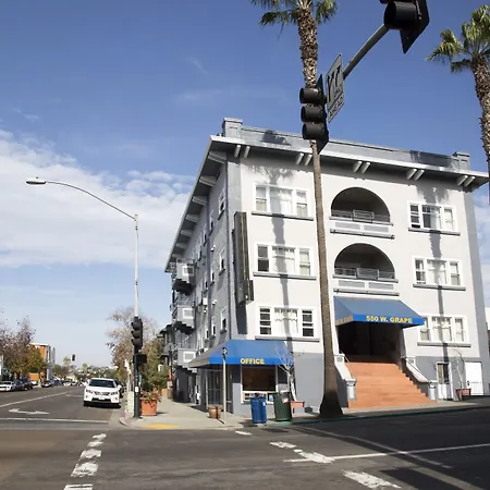 Harborview Inn & Suites-Convention Center-Airport-Gaslamp-Seaworld-Zoo-Balboa Park-3