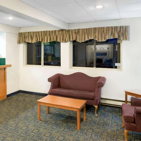 Super 8 By Wyndham Kingston-2