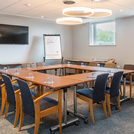 Holiday Inn Express Oxford Kassam Stadium By Ihg-3