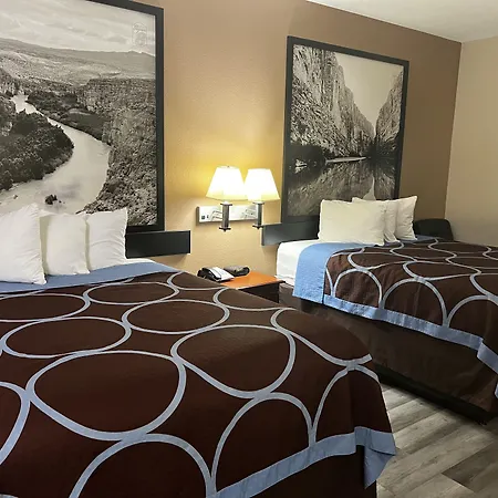 Hotel Piney Woods-3