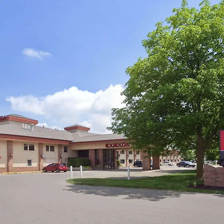 Ramada By Wyndham Saginaw Hotel & Suites-2