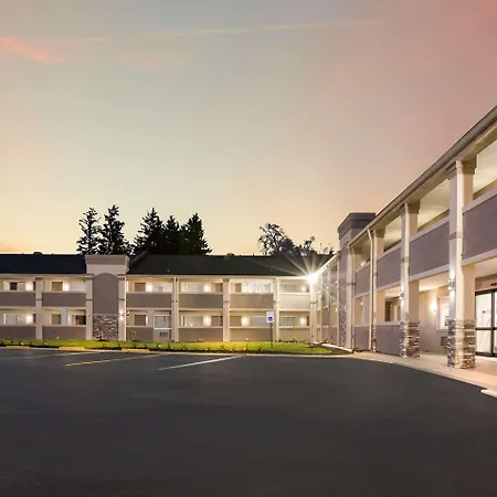 Clarion Pointe East Lansing University Area-3