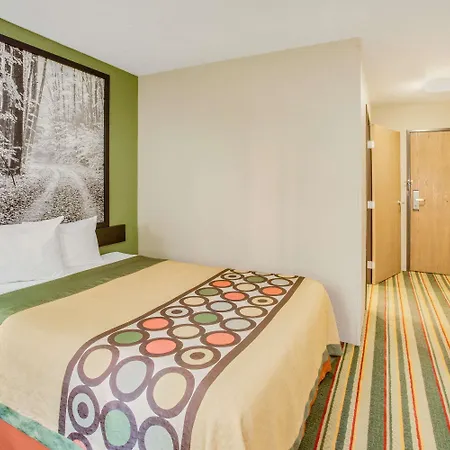 Super 8 By Wyndham Grayling-2