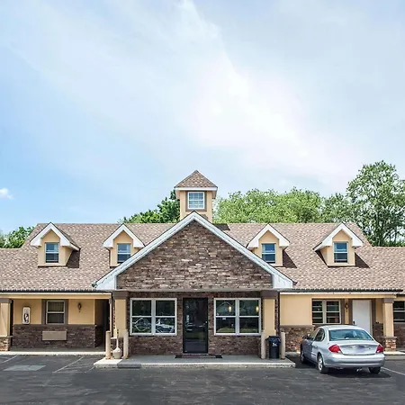 Econo Lodge Newton-2