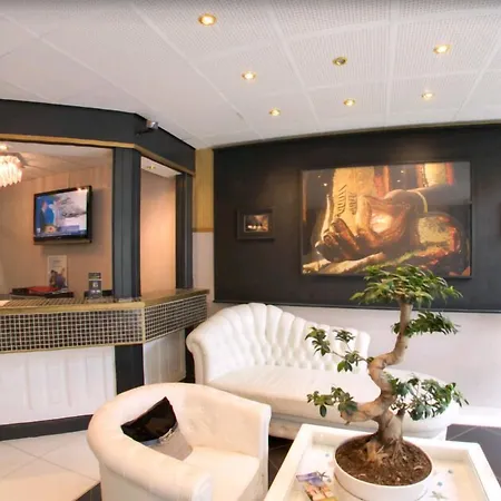 Appart-Hôtel Le Trianon-3