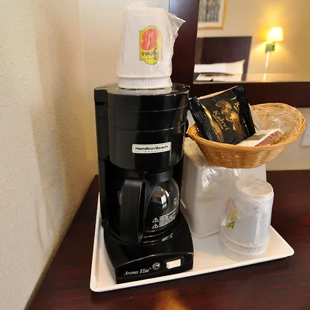 Super 8 By Wyndham Monterey-2