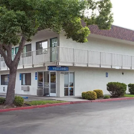 Super 8 By Wyndham Turlock-2