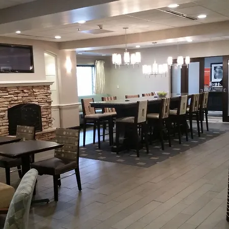 Hampton Inn Cortland-3