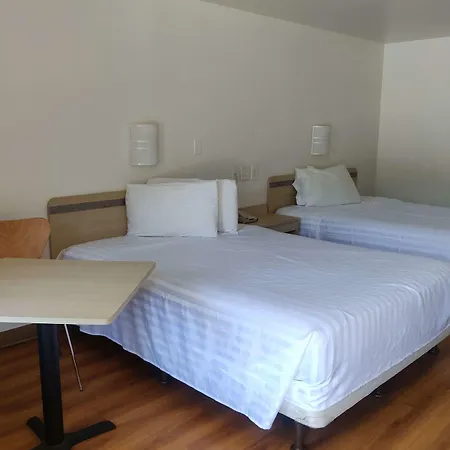 Travelodge By Wyndham Fayetteville-3