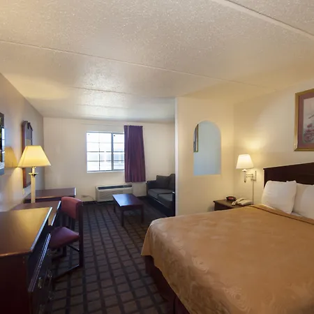 Days Inn & Suites By Wyndham Laredo-2