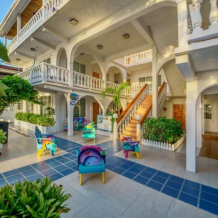 Blue Tang Inn - Beachfront Suites And Pool-2
