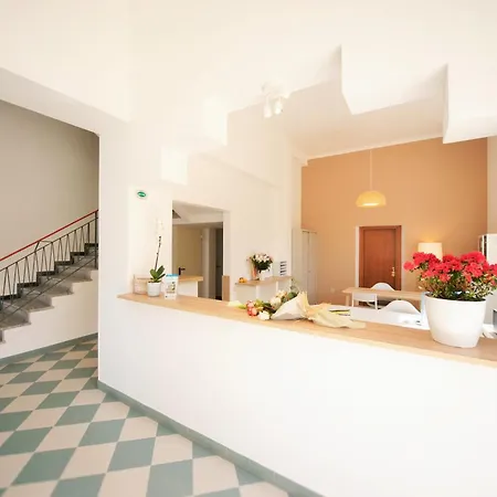 Hotel Happy-2