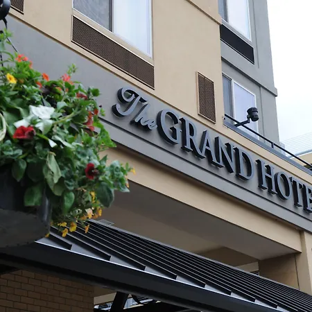 The Grand Hotel In Salem-3