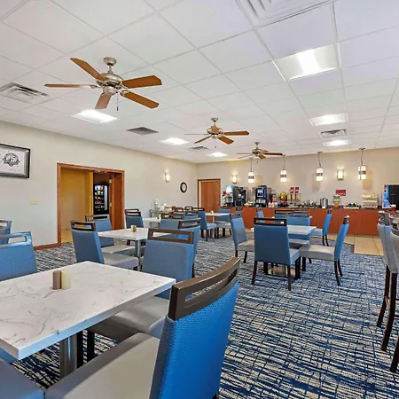Best Western Plus Mid Nebraska Inn & Suites-3