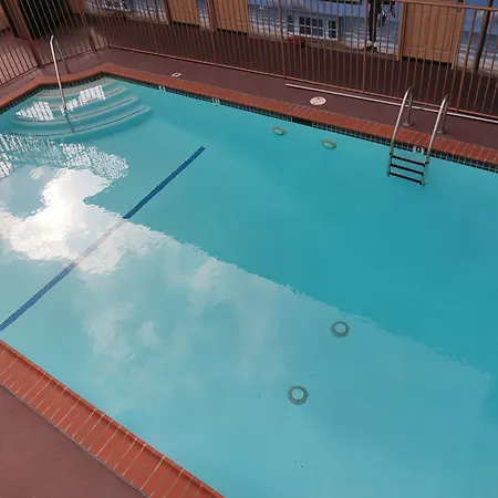 Hollywood Inn Express North-3