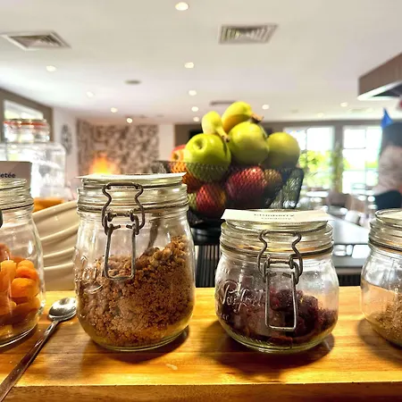 Campanile Hotel Chantilly-3