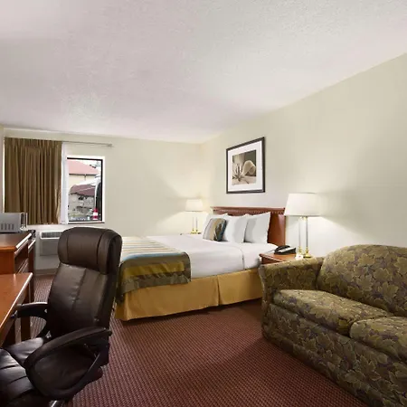 Days Inn By Wyndham Middletown-3