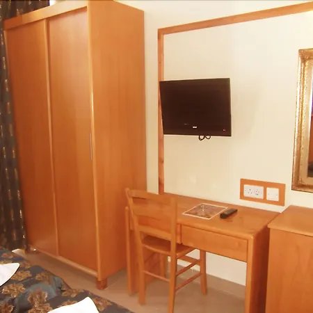 Alexandra Hotel-2
