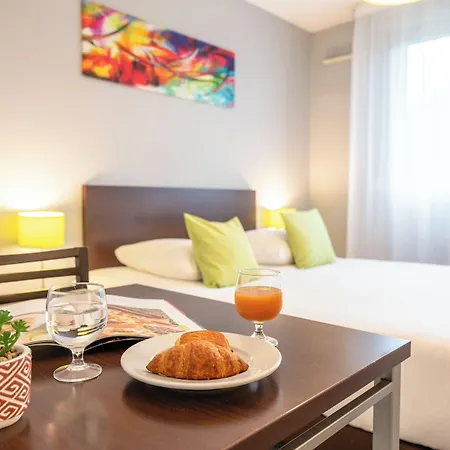 Comfort Aparthotel Besancon La City-3