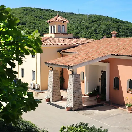 Pausania Inn-2
