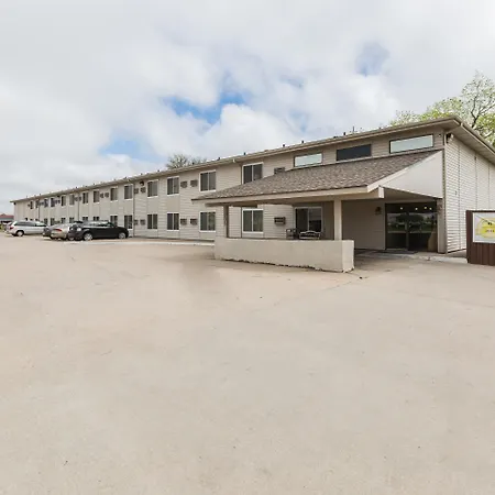 Super 8 By Wyndham Grand Island-3