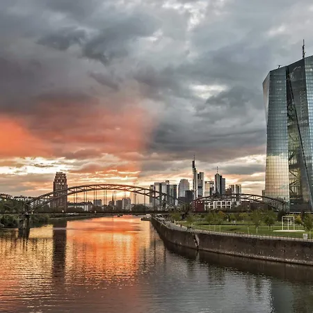 Grand Hotel Downtown - Frankfurt Central Station - Boutique Design Hotel-3