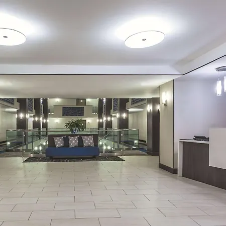 La Quinta Inn & Suites By Wyndham Covington-3